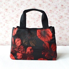 sac en tissu rouge