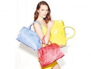 sac a main femme coloris variés bleu jaune rouge